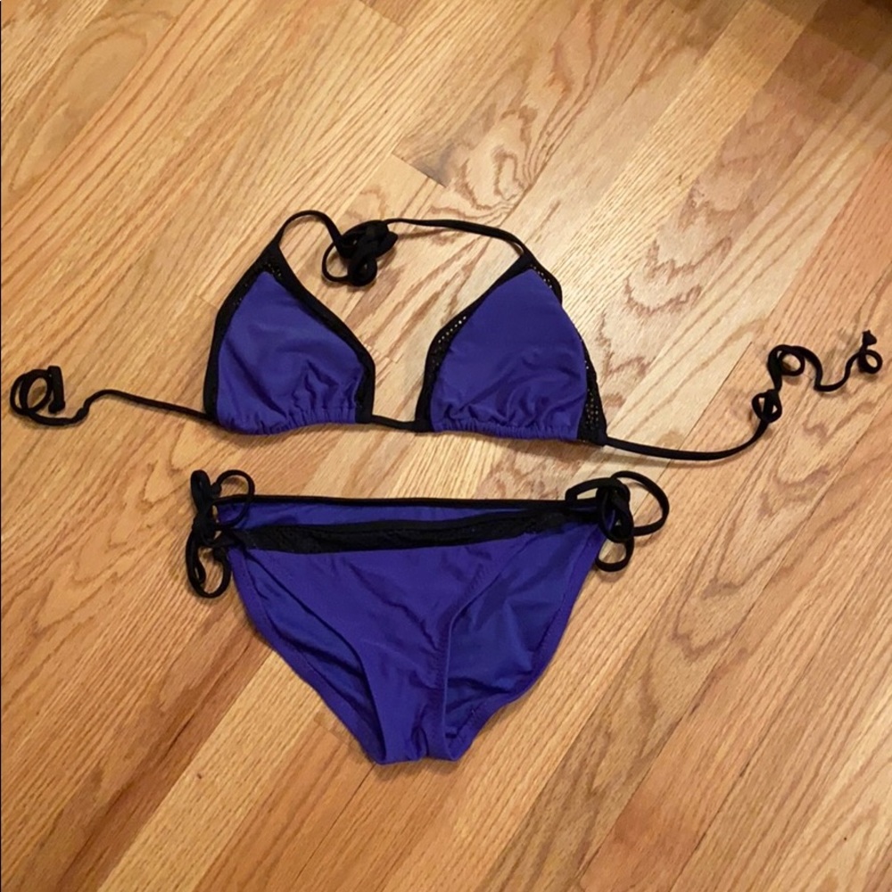 Bikini top: medium bottoms: small